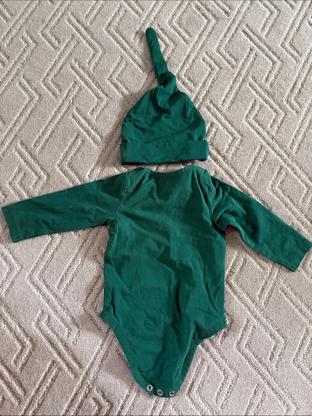 Long-Sleeve Emerald Green Baby One-Piece with Matching Knot Hat